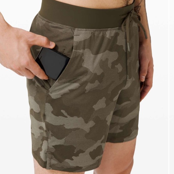 Lululemon T.H.E. Short Green Camo Linerless Size S - Picture 14 of 15